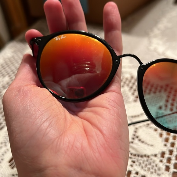 Ray-Ban Sunglasses - Picture 5 of 7